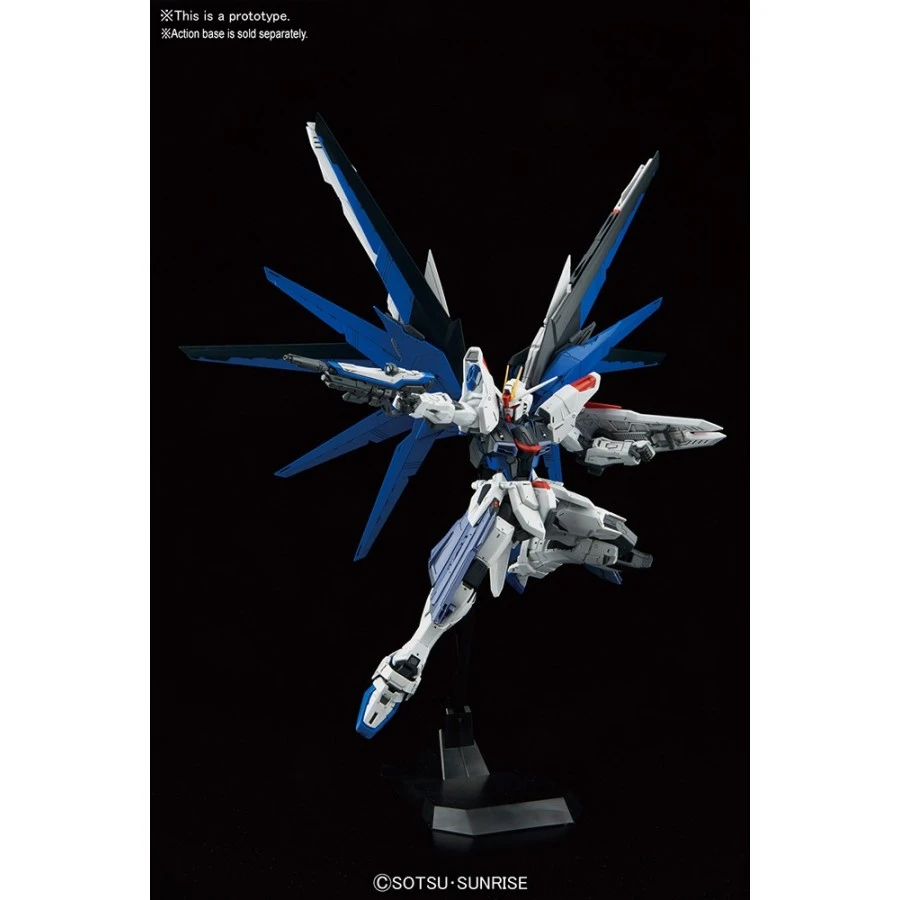 Bandai Master Grade MG 1/100 Mobile Suit Gundam ZGMF-X10A Freedom Gundam 2.0 Version 3 Bandai Master Grade MG 1/100 Mobile Suit Gundam ZGMF-X10A Freedom Gundam 2.0 Version - Image 3