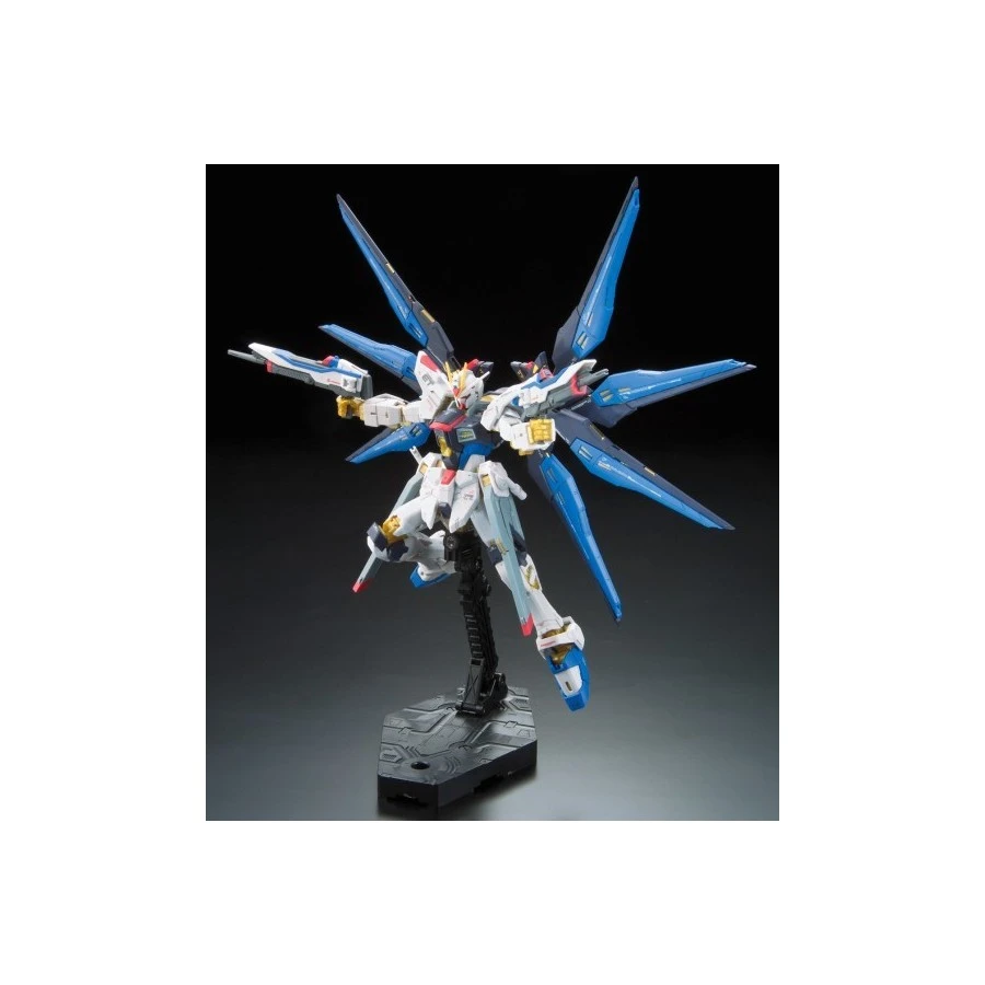 Bandai Real Grade RG 1/144 Mobile Suit Gundam ZGMF-X20A Strike Freedom Gundam 2 Bandai Real Grade RG 1/144 Mobile Suit Gundam ZGMF-X20A Strike Freedom Gundam - Image 2