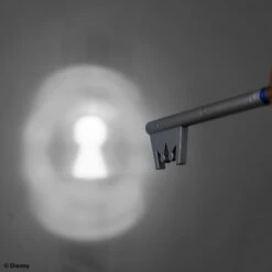 Square Enix Kingdom Hearts Light-up Keyblade Kingdom Key -Negozio Funko square enix kingdom hearts light up keyblade kingdom key 4